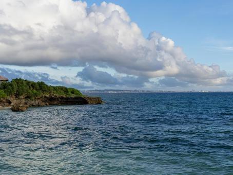 読谷村の海と広がる風景 読谷村の海と広がる風景の写真