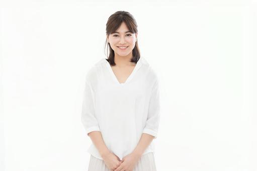 若い女性 カメラ目線 若い女性 カメラ目線の写真