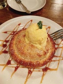 アップルパイアイス添え アップルパイアイス添え アップルパイ,アイスクリーム,デザートの写真素材