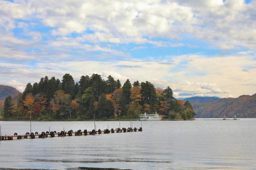 紅葉　長野県　野尻湖 湖,自然,景色の写真素材