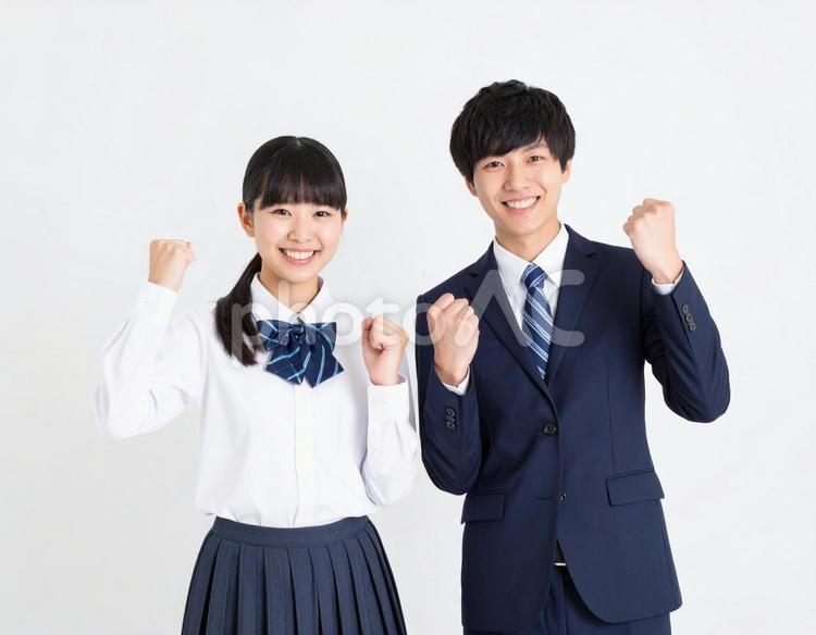 ガッツポーズで励ます男女高校生のイメージ 高校生,エール,励ますの写真素材