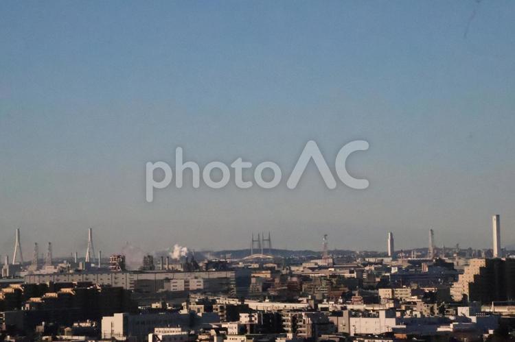 青空と工場や住宅のある街並み 青空,工場,住宅の写真素材
