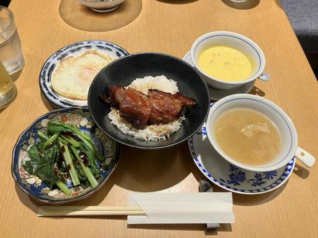 焼豚丼セット 食べ物,フード,焼豚丼の写真素材