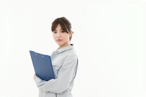 若い女性 作業着 若い女性 作業着 女性,人物,日本人の写真素材