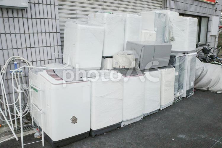 大量の電化製品　粗大ゴミ 処分,住宅,生活の写真素材