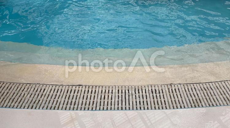 プールサイド プール,排水溝,室内プールの写真素材