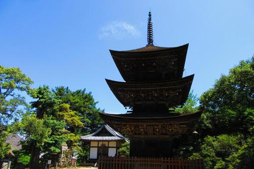 長野県-前山寺-三重塔と明王堂 長野県-前山寺-三重塔と明王堂の写真