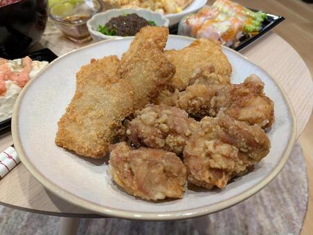 食欲全開！盛り盛り揚げ物 グルメ,チキン,カロリーの写真素材