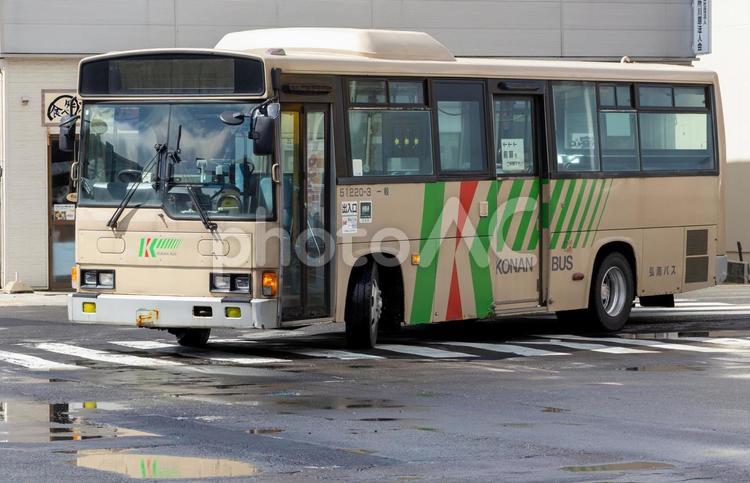 五所川原駅に到着する弘南バス車両 五所川原駅,弘南バス,車両の写真素材