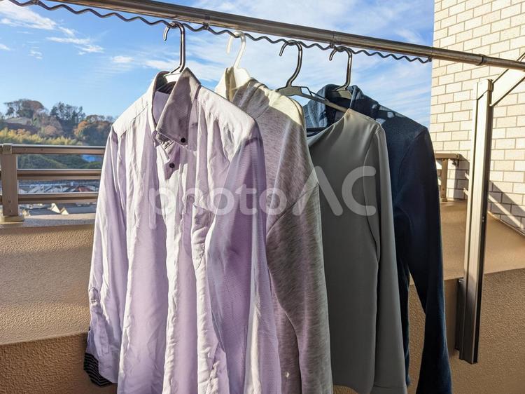晴れの日の洗濯物 洗濯,tシャツ,空の写真素材