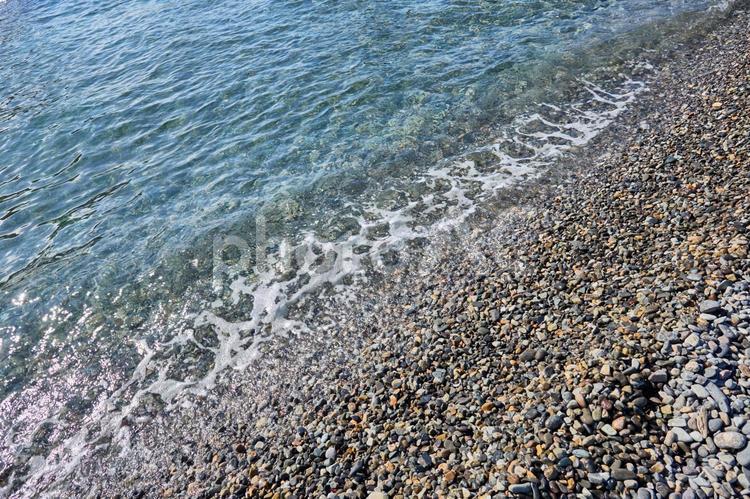 石だらけの海岸に押し寄せる波 石,波,海の写真素材