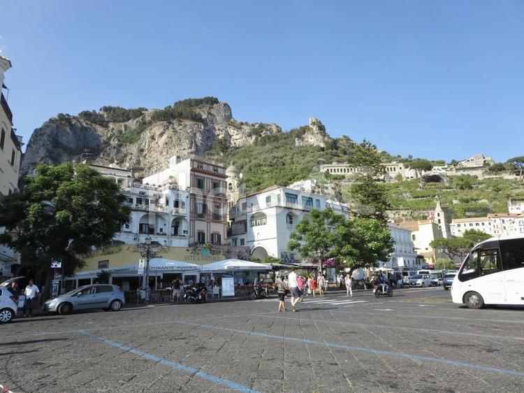 断崖の美しい南イタリアソレント港の街並み イタリア,南イタリア,カンパニア州の写真素材