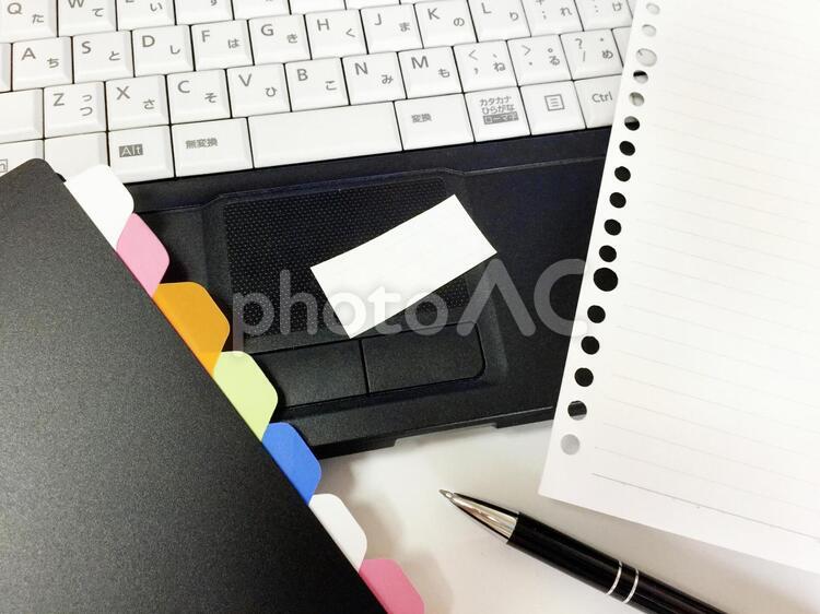 デスクワーク　書き置きメモ デスクワーク,書き置き,伝達事項の写真素材