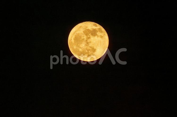 ５月の満月（フラワームーン） 月,空,満月の写真素材