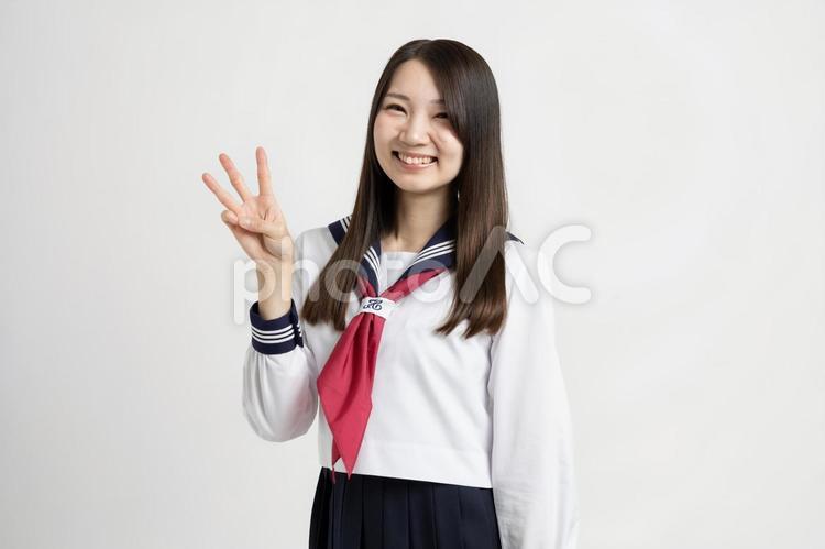 3本指を立てる女子高生 女子校生,セーラー服,女子高生の写真素材