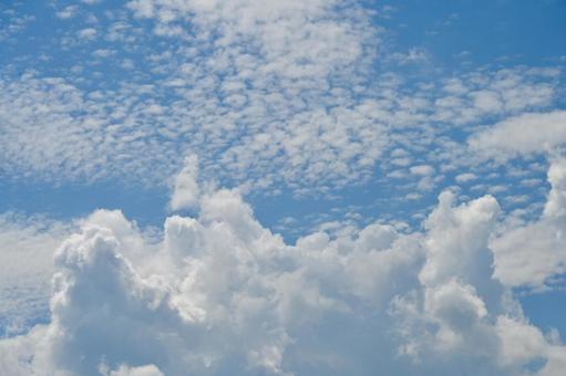 夏雲と秋雲の空模様 夏雲と秋雲の空模様の写真