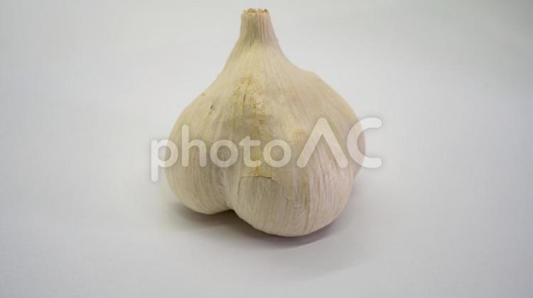丸ごとにんにくの写真 にんにく,ガーリック,野菜の写真素材