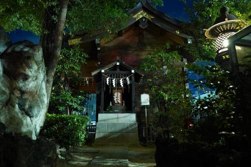 深夜の松戸神社、境内社の水神社 神社仏閣,神社,水神社の写真素材