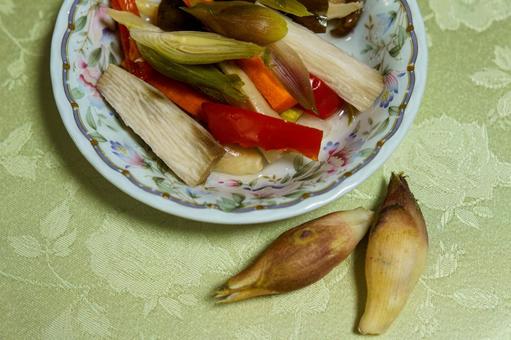 茗荷の酢物サラダ 茗荷の酢物サラダ 茗荷,にんじん,ピクルスの写真素材