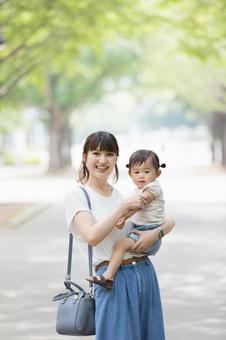 母親 育児 母親 育児の写真
