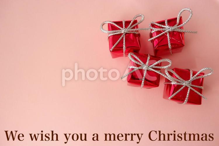赤いプレゼントとピンクの背景 クリスマス,プレゼント,ピンクの写真素材