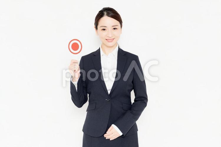 OKのプラカードを持っているビジネスウーマン ok,女性,ビジネスウーマンの写真素材