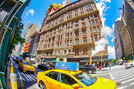 交差点の街並みと建物 交差点の街並みと建物 ニューヨーク,アメリカ,交差点の写真素材