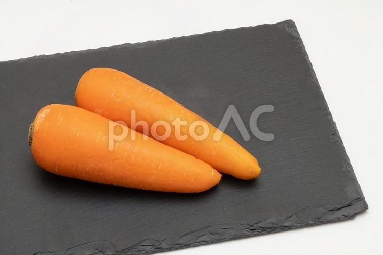 ストーンプレートにのっているにんじん にんじん,人参,野菜の写真素材