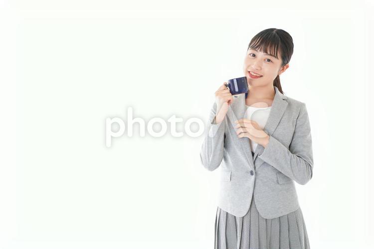 笑顔でコーヒーを飲む若いビジネスウーマン コーヒー,ブラックコーヒー,カップの写真素材