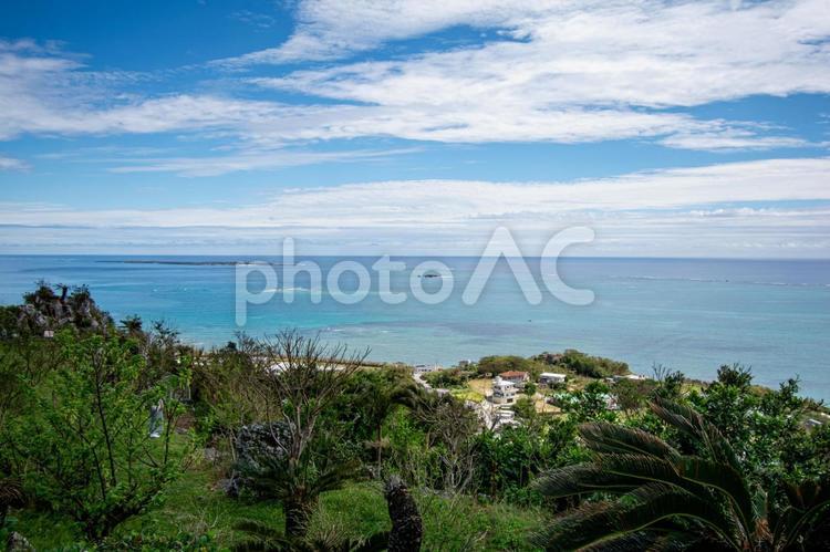 沖縄の美しい海を臨む風景 沖縄,海,海岸の写真素材