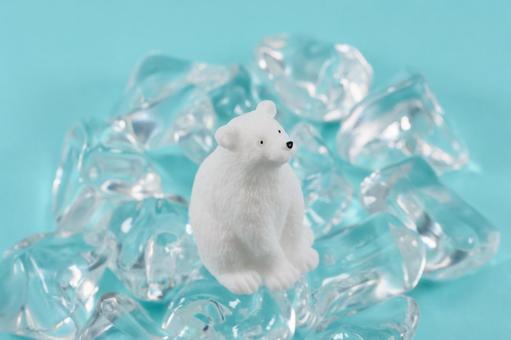 しろくまと氷の置物で地球温暖化のイメージ しろくまと氷の置物で地球温暖化のイメージ しろくま,温暖化,地球温暖化の写真素材