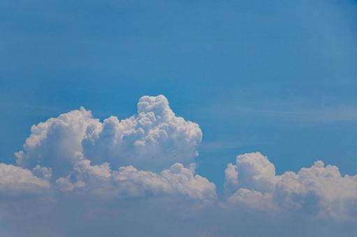 真夏の青空と入道雲 真夏の青空と入道雲の写真