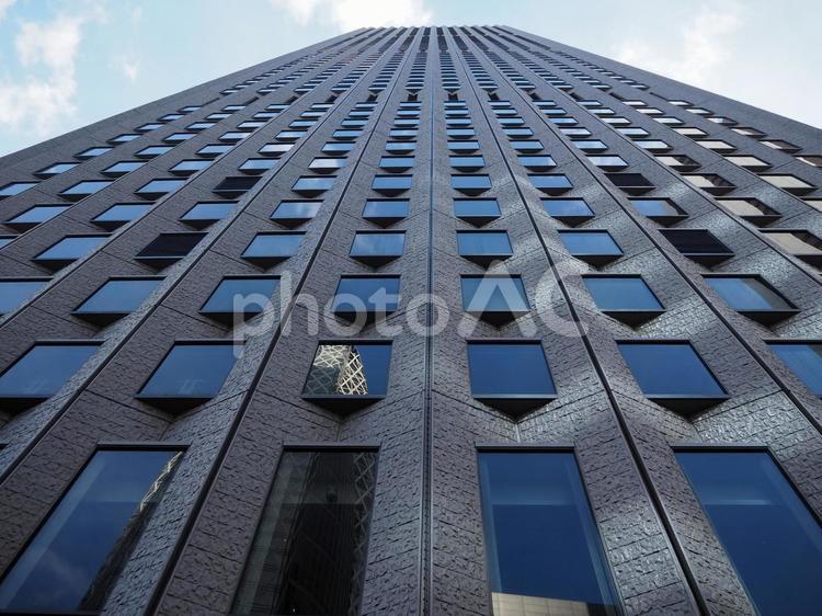 超高層ビルを見上げる2 新宿,新宿西口,超高層ビルの写真素材
