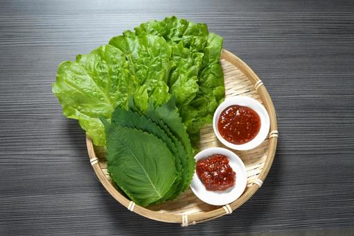 焼肉用のサンチュとエゴマ 焼肉用,サンチュ,エゴマの写真素材