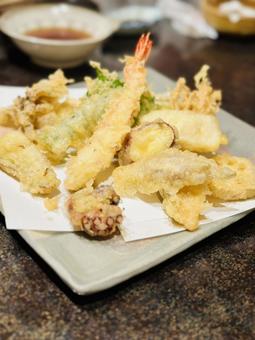 サクサク食感の天ぷら盛り合わせ サクサク食感の天ぷら盛り合わせの写真