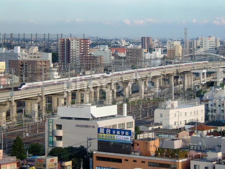 大宮の街並み＆新幹線 大宮,新幹線,街並みの写真素材