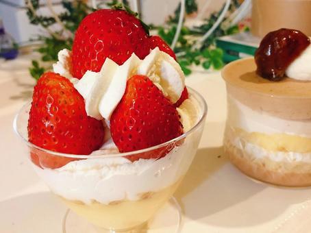東京、ケーキ屋のイチゴのプリン 東京、ケーキ屋のイチゴのプリン 東京,プリン,デザートの写真素材