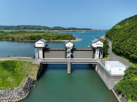 高知県四万十市　津蔵渕樋門 津蔵渕樋門,樋門,水門の写真素材