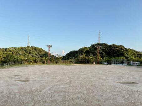 夏の早朝のグラウンド ナイター,ライト,野球場の写真素材