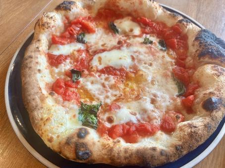 熱々マルゲリータピザ 熱々マルゲリータピザ ピザ,イタリアン,pizzaの写真素材
