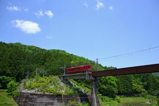 緑と青と赤いKTR300形 交通,鉄道,レールの写真素材