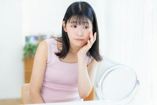 トラブルに悩む女性 トラブルに悩む女性 ビューティー,美容,女性の写真素材