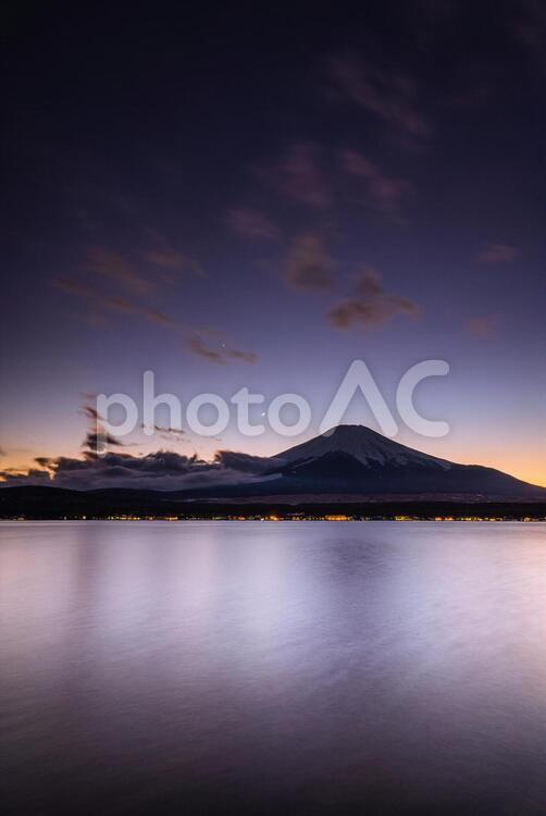 山中湖からの美しい日没と富士山 山梨,山中湖,富士山の写真素材