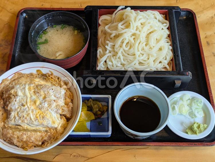横浜市緑区霧が丘のカツ丼セット 福寿庵,そば店,和食の写真素材