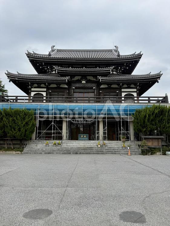 平井聖天　燈明寺　社殿 平井聖天,燈明寺,お参りの写真素材