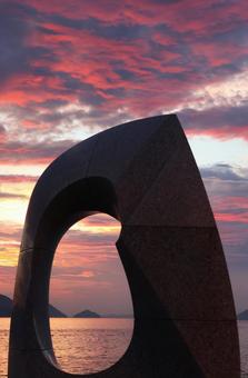 8月中旬のサンポート高松からの夕焼け 8月中旬のサンポート高松からの夕焼けの写真