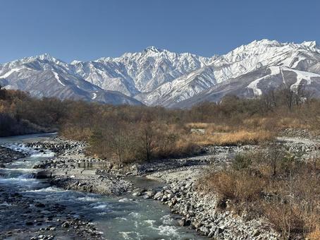 冠雪の北アルプス　五竜岳　長野県白馬村 冠雪,北アルプス,山並みの写真素材