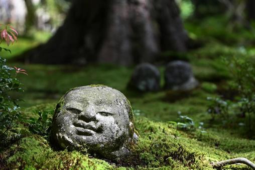 わらべ地蔵 大原三千院,わらべ地蔵,寺の写真素材