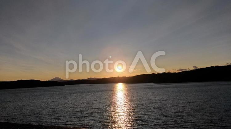 狭山湖の夕日 たそがれ,何人もありません,光の写真素材