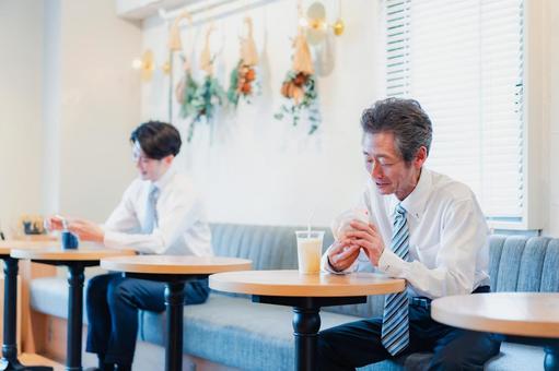 ライフスタイル ライフスタイル ミドル,会社員,オフィスの写真素材